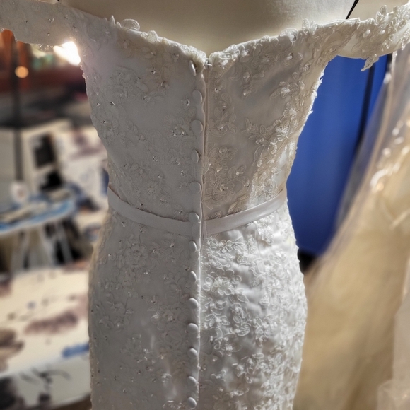 Elegant White Lace Off-Shoulder Dress - Picture 7 of 13